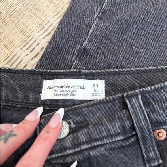 Abercrombie & Fitch Women's High Rise Jeans - Black - Picture 9 of 9